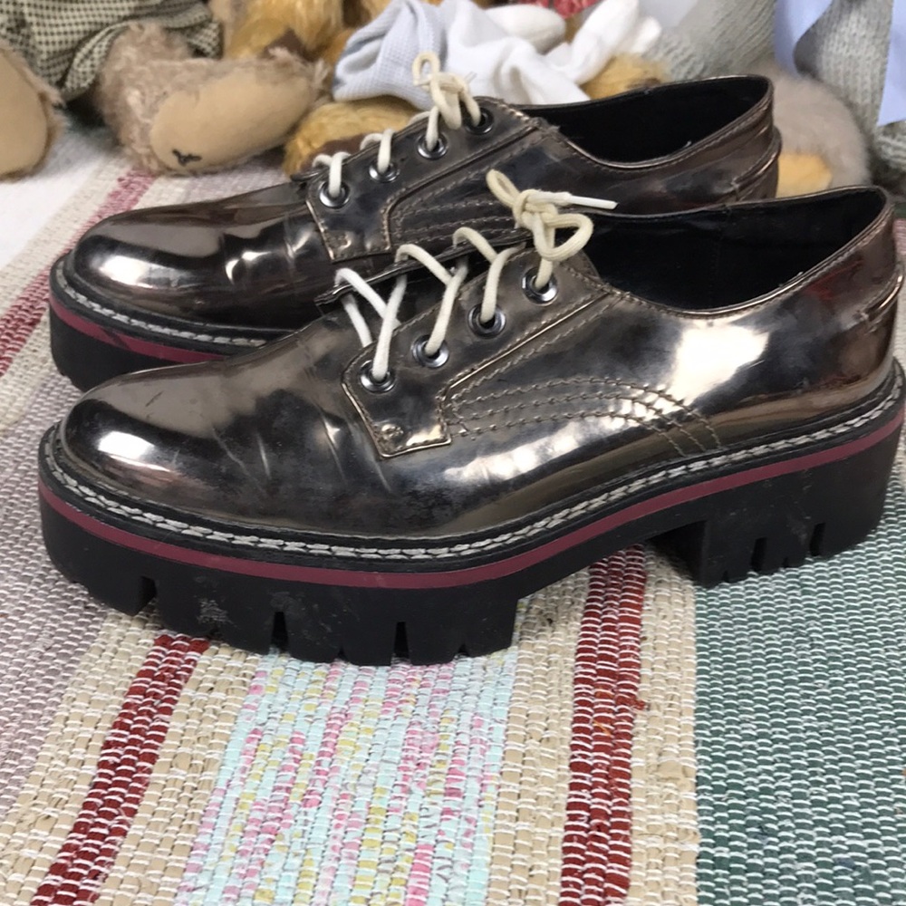 Metallic Leather Lug-Sole Women's Oxfords - Silver
